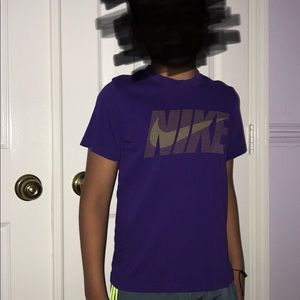NIKE BOYS T-SHIRT
